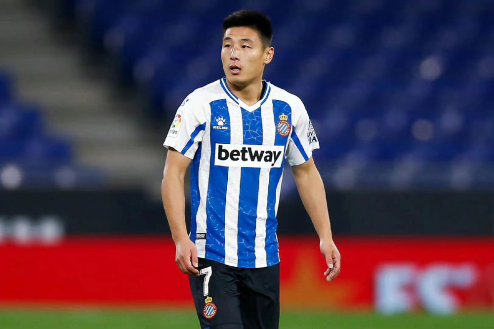 友博体育 -浙江队训练开放日，赛后官宣签约引欢呼，国王杯在即，团队化学反应显著 